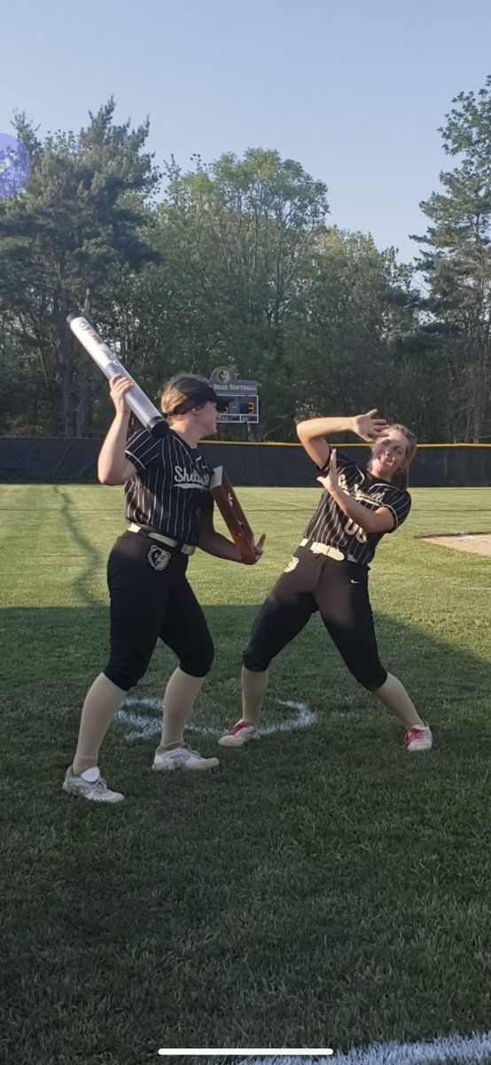 astieneker tweet media