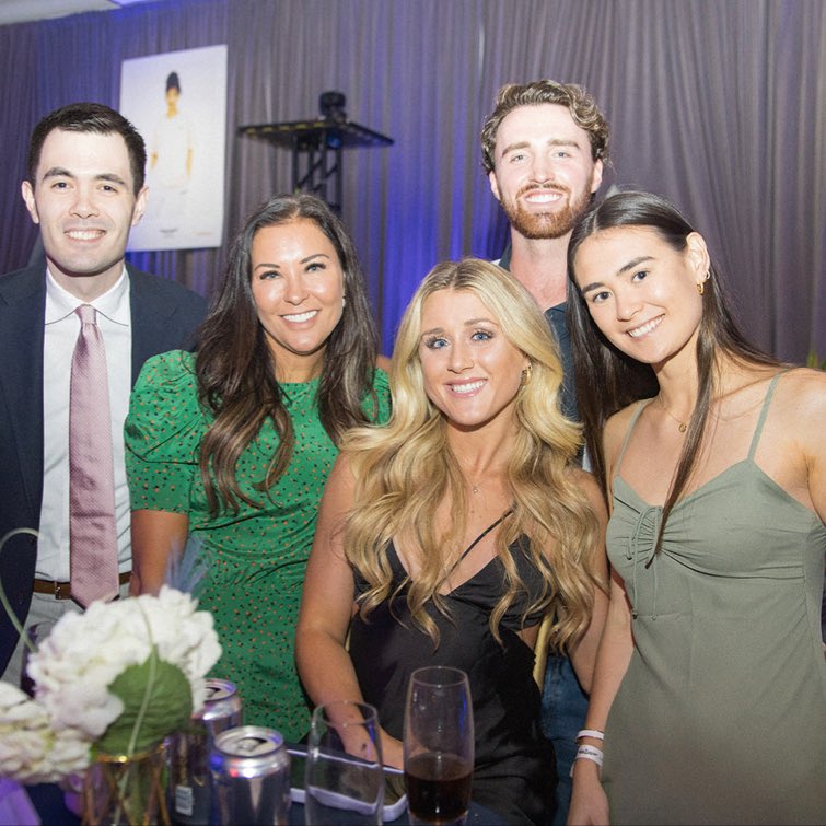 weareunitus's tweet image. What an incredible night for the #UNITUS launch event! True greatness is a movement and one that everyone gets to participate in to rep the values of Faith, Family, &amp;amp; Freedom. 

Shop UNITUS: bit.ly/4346nG6