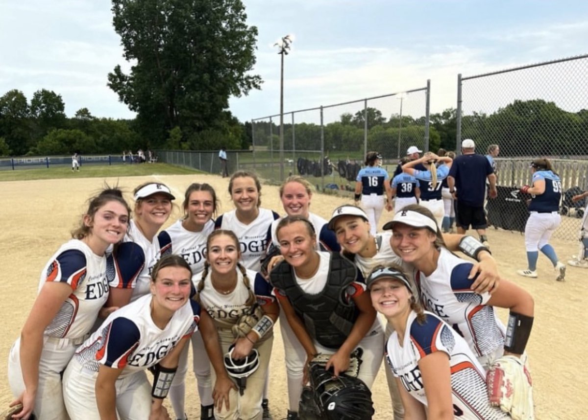 maddybauer4's tweet photo. Thank you to @cw_edge for the time spent and memories made. Thank you to the coaches who put in all the hours and the teammates who became family. Now on to the next adventure! https://t.co/OIpdWEHiW0