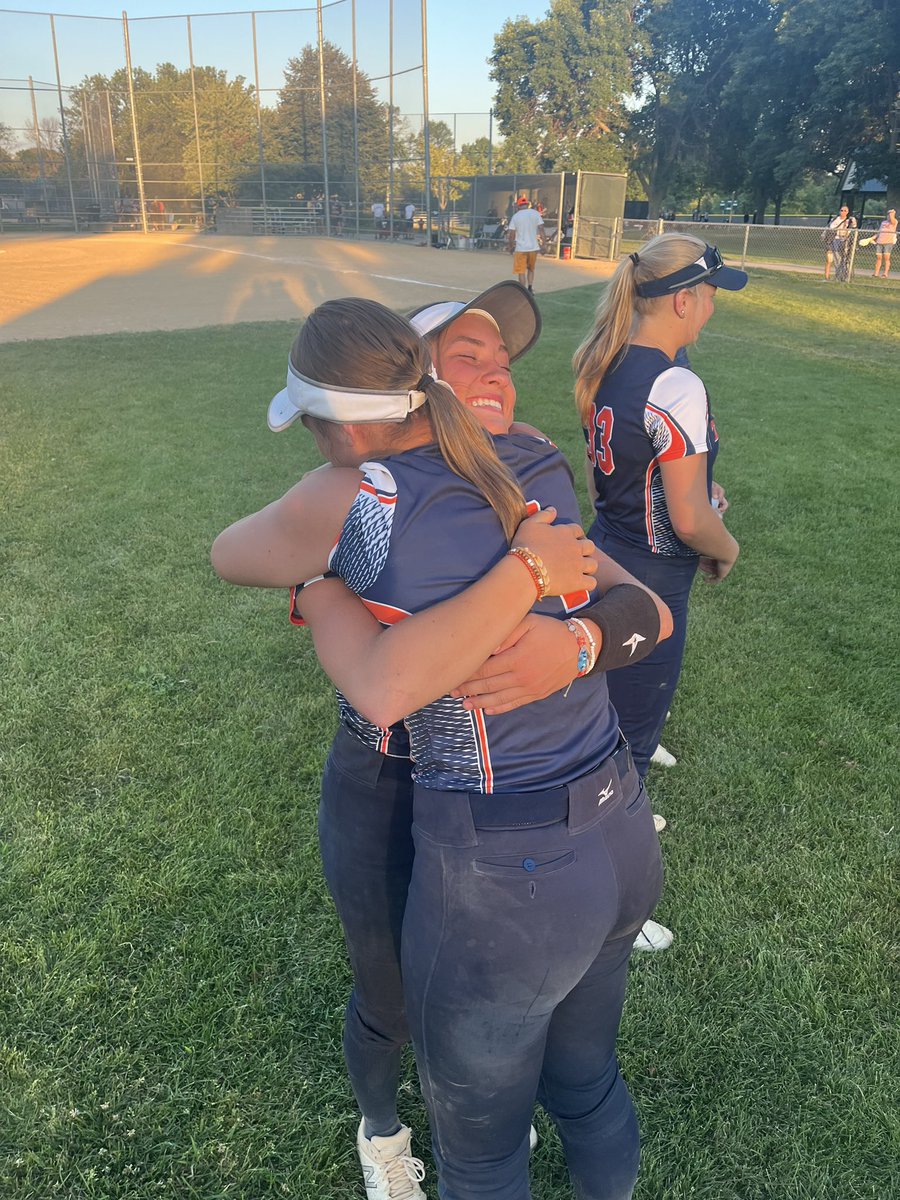 maddybauer4's tweet photo. Thank you to @cw_edge for the time spent and memories made. Thank you to the coaches who put in all the hours and the teammates who became family. Now on to the next adventure! https://t.co/OIpdWEHiW0