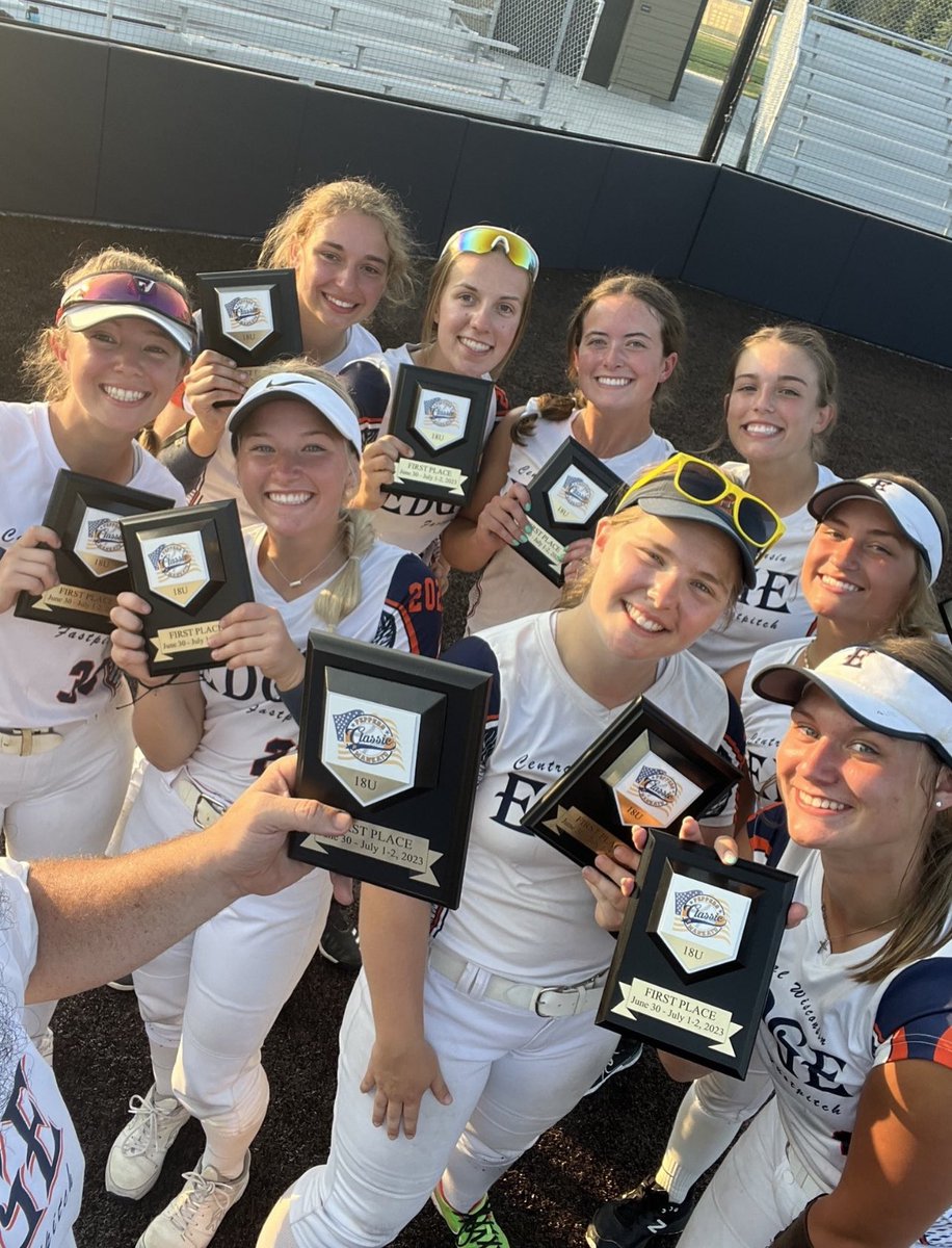 maddybauer4's tweet photo. Thank you to @cw_edge for the time spent and memories made. Thank you to the coaches who put in all the hours and the teammates who became family. Now on to the next adventure! https://t.co/OIpdWEHiW0