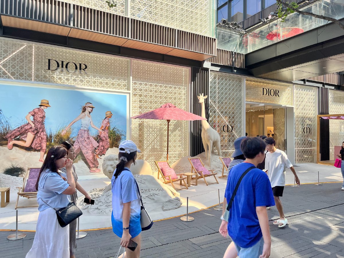 zhouyanjin2's tweet photo. 奢侈品專櫃 新款探物
burberry 巴寶莉
迪奧 dior 
lv 路易威登
#臺灣
#臺北車站
#DiorSummer24 
#高雄
#精品特惠 https://t.co/eJ471RG5BI