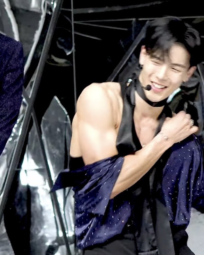 늦었지만 굿! tweet media