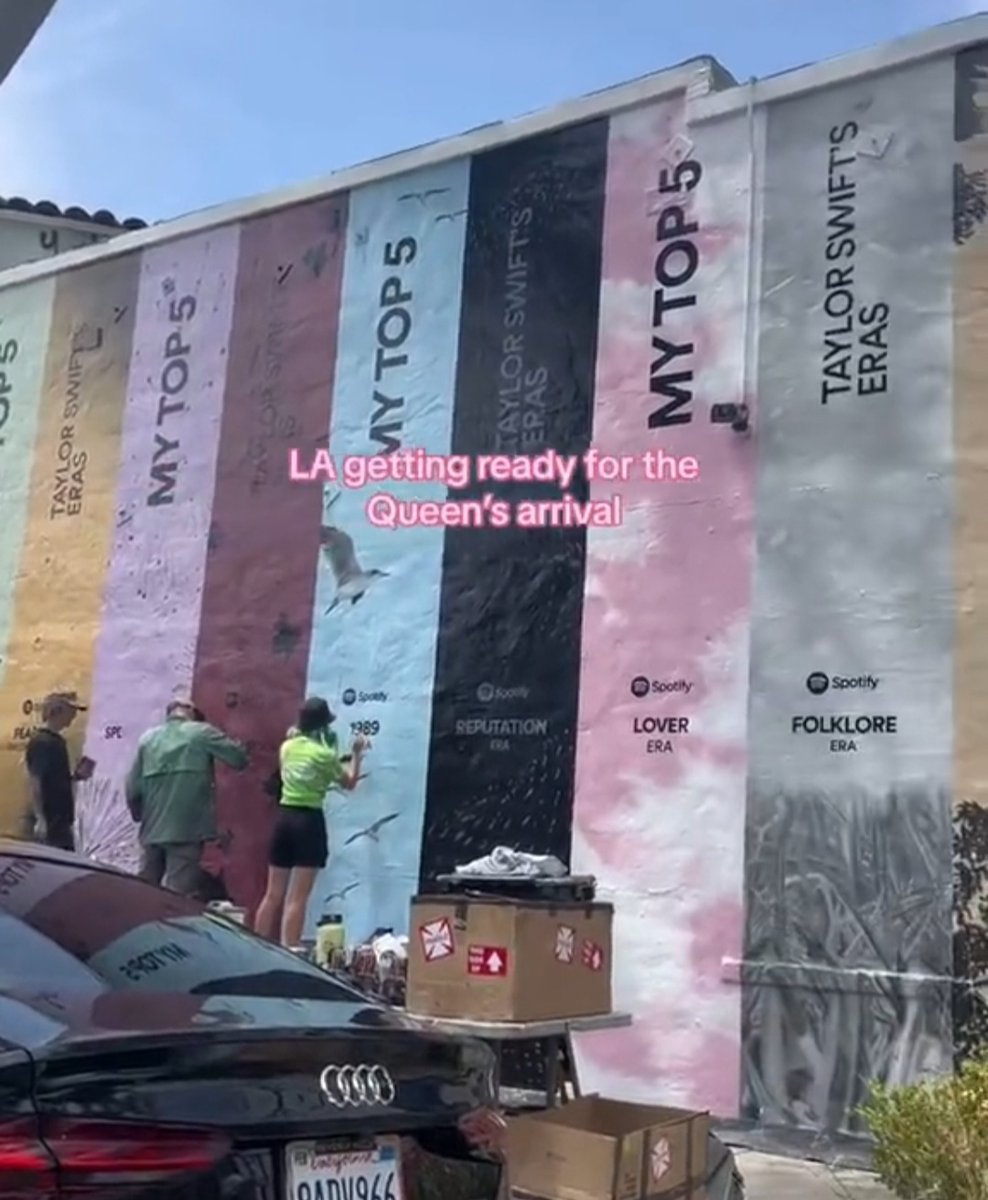 TheSwiftSociety's tweet photo. 📸| Spotify is making a mural in LA ahead of @TaylorSwift13's shows! https://t.co/sdJdJqeaU0