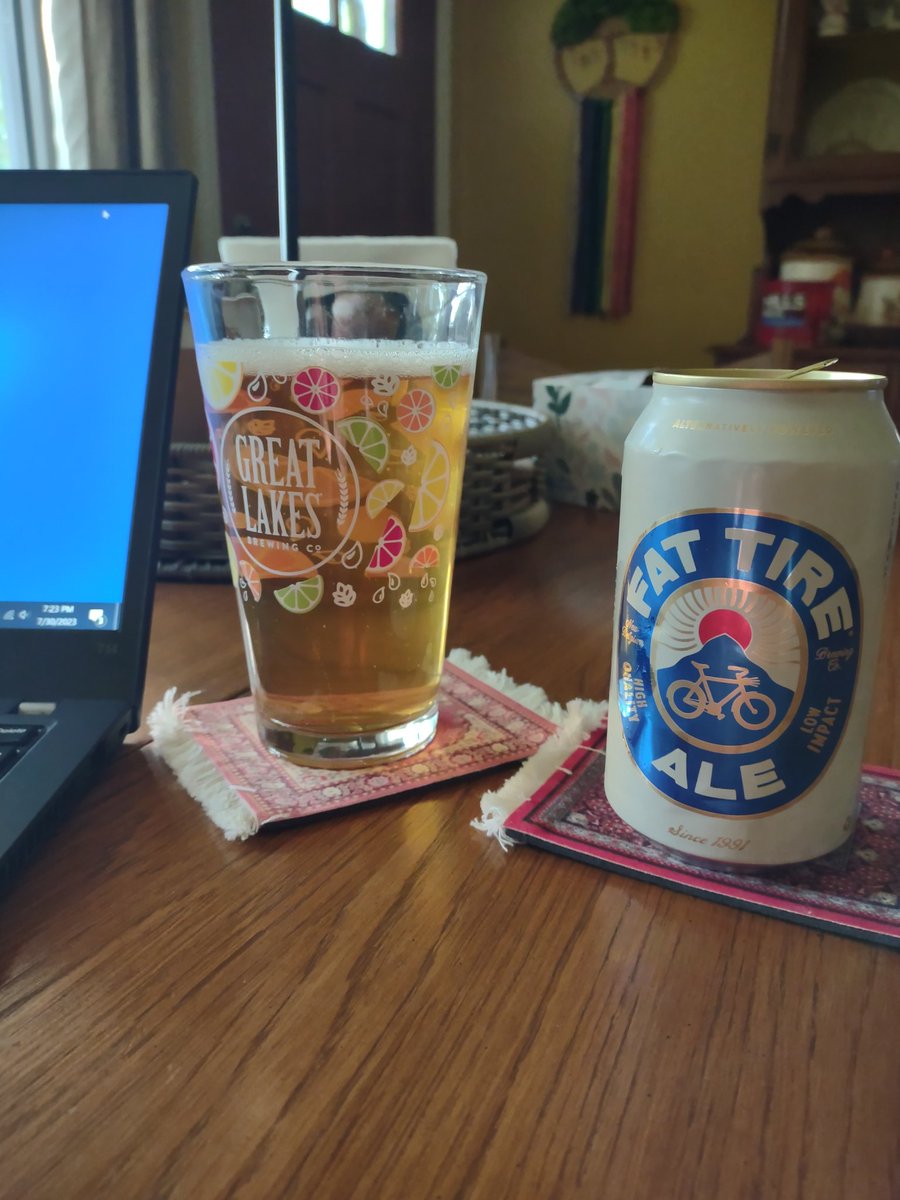 BeerSnobSean's tweet photo. #FatTire from @newbelgium helping with work report due in the morning. Only the 2nd time drinkin the new recipe. I do enjoy it without the sweetness. Looks good in the @GLBC_Cleveland #glassware #beerandwork #Sundaybeer #craftbeer #beer #craftbier #bier @1SickAssFool #ale https://t.co/3J1B0VU68U
