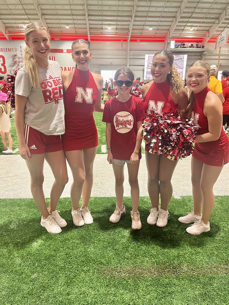 Coach_Taylor45's tweet image. First picture is Maddie in 2015. This is one of those things for our kids. Tradition. #FanDay #Huskers