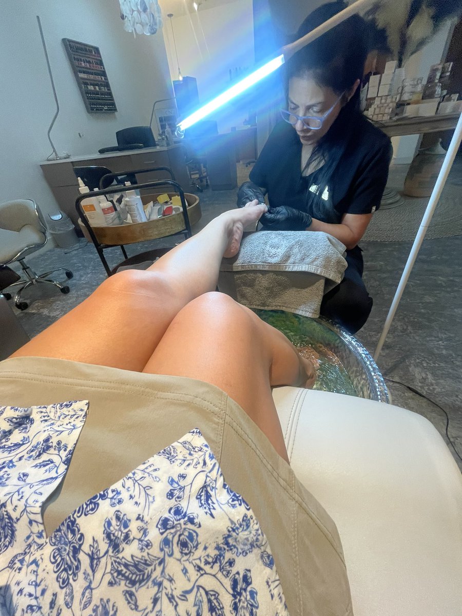 Adrienne4Merica's tweet photo. My definition of working hard and playing hard is taking care of you occassionaly and eating well. Here's to a fantastic week ahead!! Long over due!! #SelfLove #tableforoneplease #Merica #AndEatYourProteinTheySaid https://t.co/mNAT5EFA1O