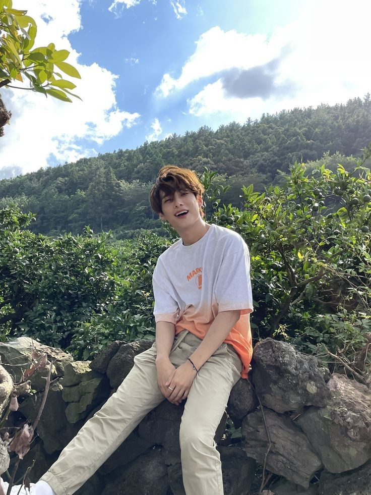 sehnippoppo's tweet photo. these are some of my favourite junhee picture he's glowing here <3 https://t.co/uxJNj5LvMx