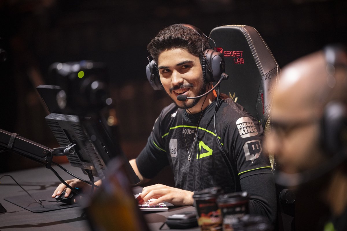 ValorINTEL's tweet photo. New aspas report thread from Slasher:

- aspas asked LOUD for more money, and new contract, they said no
- Sentinels interested in signing aspas, "90-95%" sure that TenZ isn't on team next year 
- NRG are NOT interested in aspas

🔗 https://t.co/b2183oOOAP https://t.co/qES62fIjI5