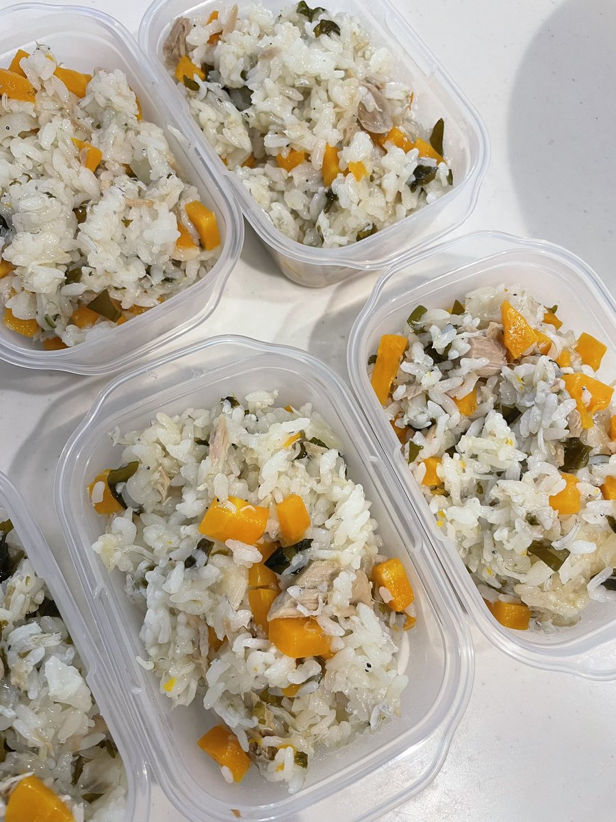 emuemu0205's tweet photo. 1回分の栄養がこれだけで摂れる混ぜご飯〜！と思って作ったらちょー美味しかった😋
【しらすとわかめの炊き込み粥】120g 6食分
2倍粥
米200g 水400ml
わかめ30g
しらす 100g
人参 120g
玉ねぎ 120g
後期後半はツナ1缶(70g)
全部お好みのサイズに切って炊飯器でおかゆモード☺️しらすは塩抜きしてね！ https://t.co/juqdT8niPW