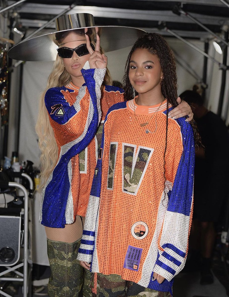 PopBase's tweet photo. Beyoncé and Blue Ivy backstage of the Renaissance World Tour. https://t.co/WnnvlAD8is