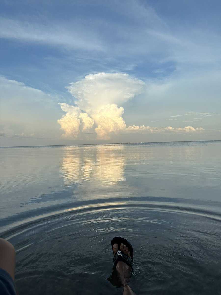 Nós da um 🦶 a frente ,  🌎 inteiro está de  👀 !