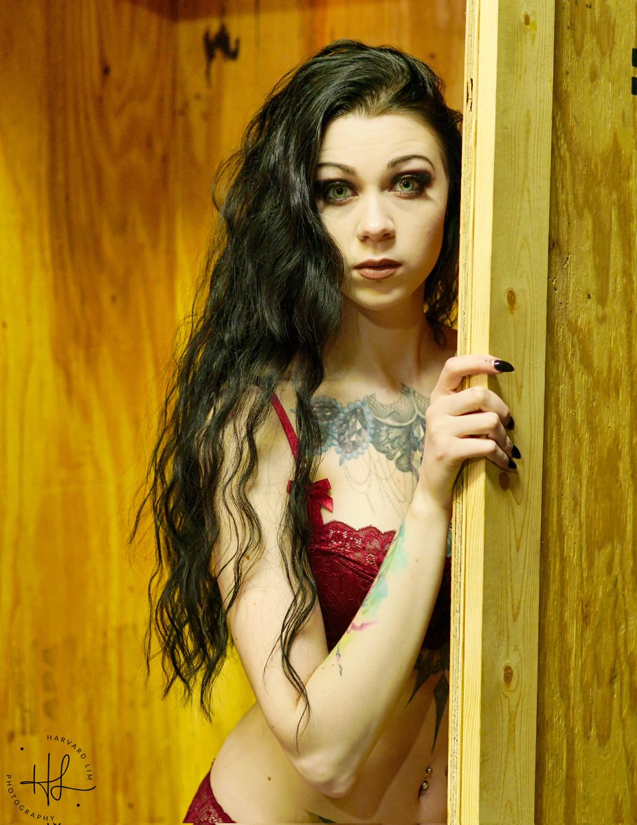 Harvardlimphoto's tweet photo. You just have to be yourself and go full with confidence and be courageous." - Gabby Douglas

Model: sarahmariepauley (IG)

#model #tattooedmodel #inkedmodel #modelwithabox #lingerie https://t.co/RbFN6bRSpu