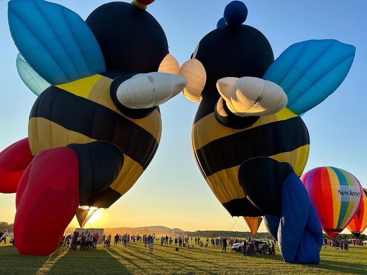 New Jersey Lottery Festival of Ballooning (@njballoonfest) on Twitter photo Love at first flight! Love at first flight!