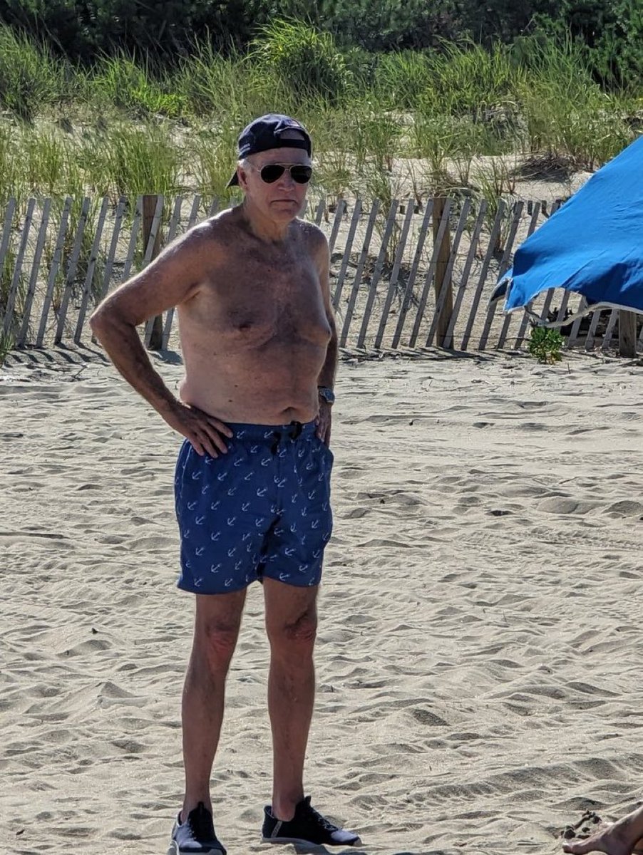 harryjsisson's tweet photo. Backwards hat, aviators, and relaxation. Joe Biden is pretty cool. https://t.co/JIS3ZmCkdq
