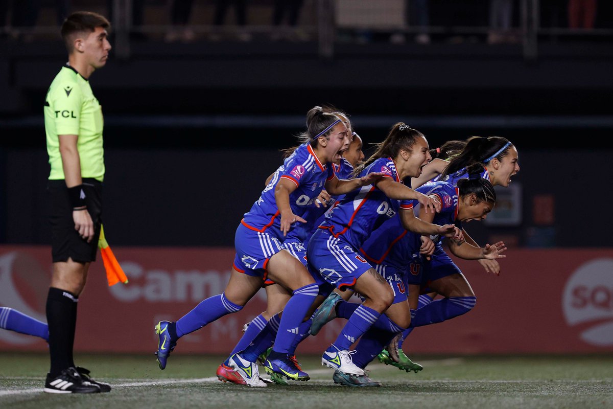 CampeonatoCL's tweet photo. ⚽🏆🏅 El momento... ese momento del #Chile2
Definición de Carla Guerrero y la euforia de @udechilefem
Rumbo a @LibertadoresFEM ✈
📸 Carlos Parra https://t.co/ajmzsWRec6