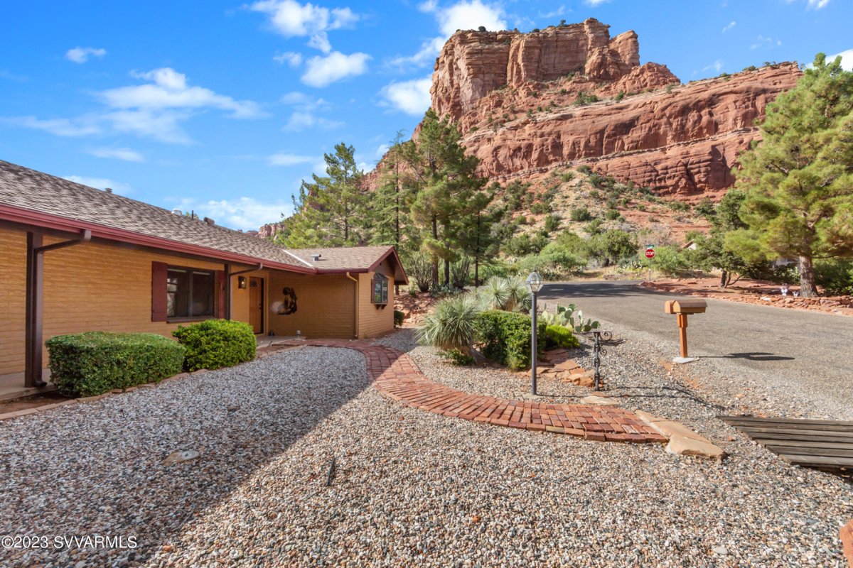 195 Courthouse Butte Rd, Sedona, AZ
$800,000

tinyurl.com/27ch4vc3

#MyCabin #CabinInTheWoods #Cabins #LogCabins #LogHomes #WeSellCabins #CabinSearch #RealEstate #BuyYourCabin