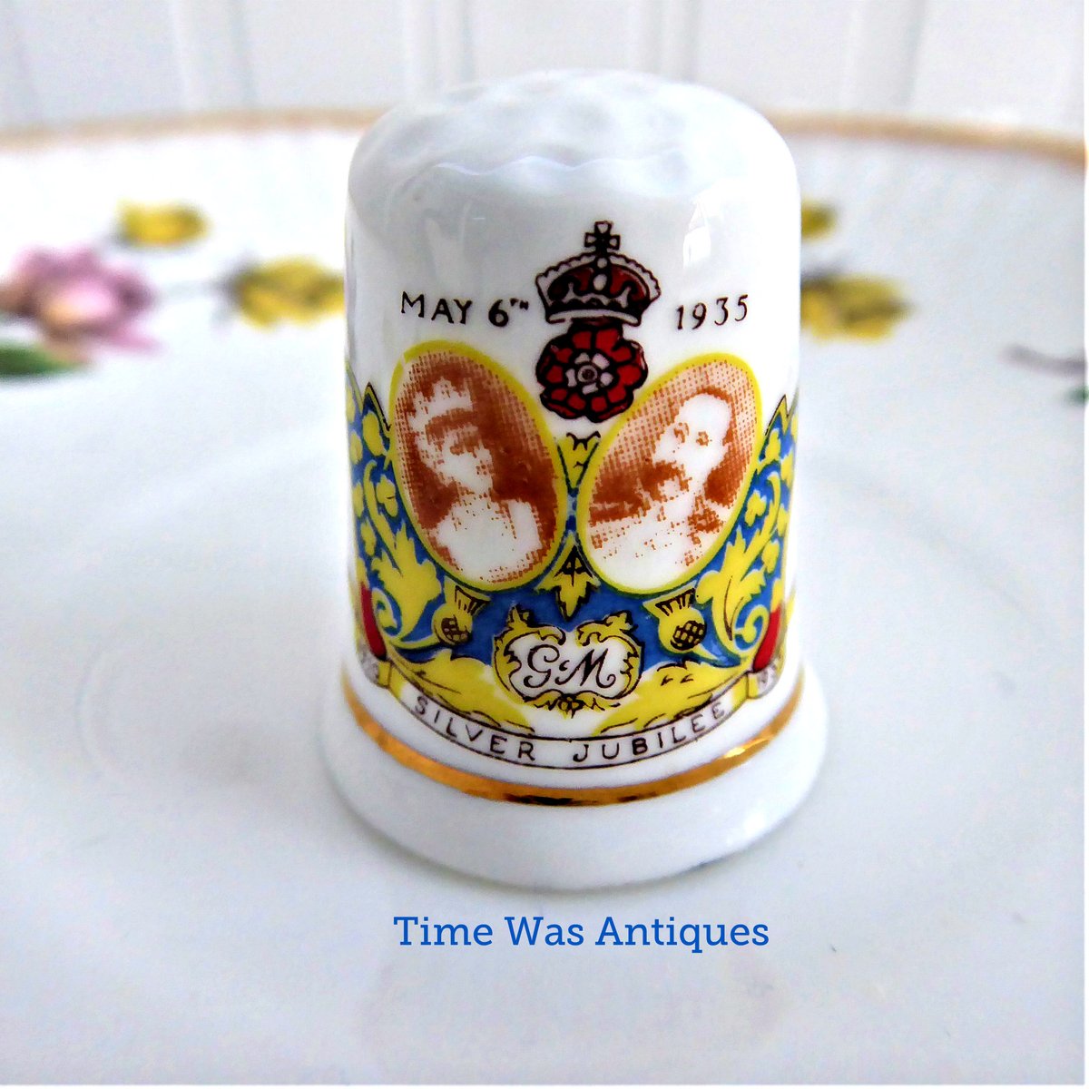 timewasantiques's tweet photo. King George V and Mary Silver Jubilee Thimble 1910-1935 English Bone China https://t.co/yKkuOHzBcc https://t.co/IlXj1uUdQa