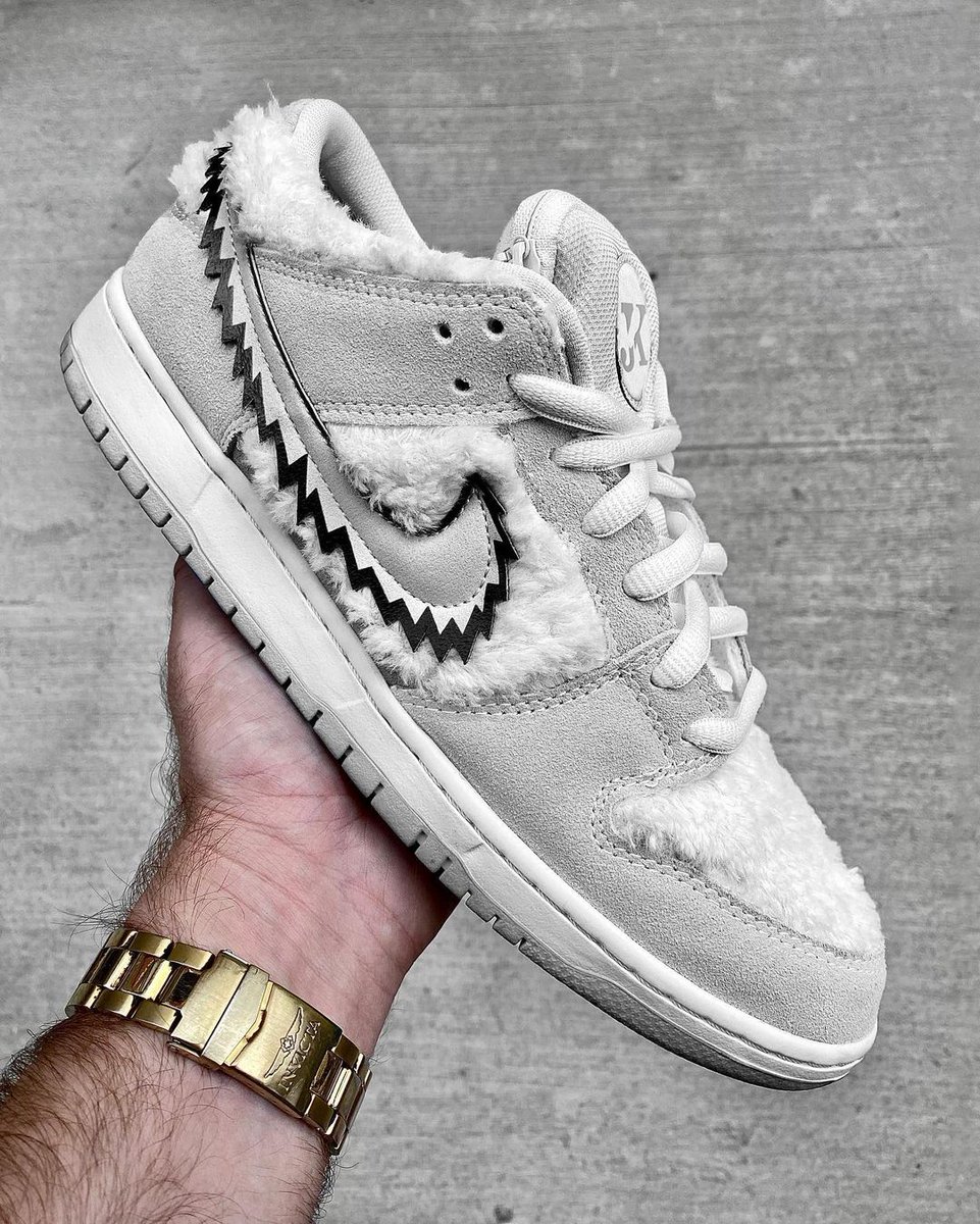 JustFreshKicks's tweet photo. Grateful Dead x Nike SB Dunk Low "Albino" customs 🤍 https://t.co/Pnm2AIxGwB