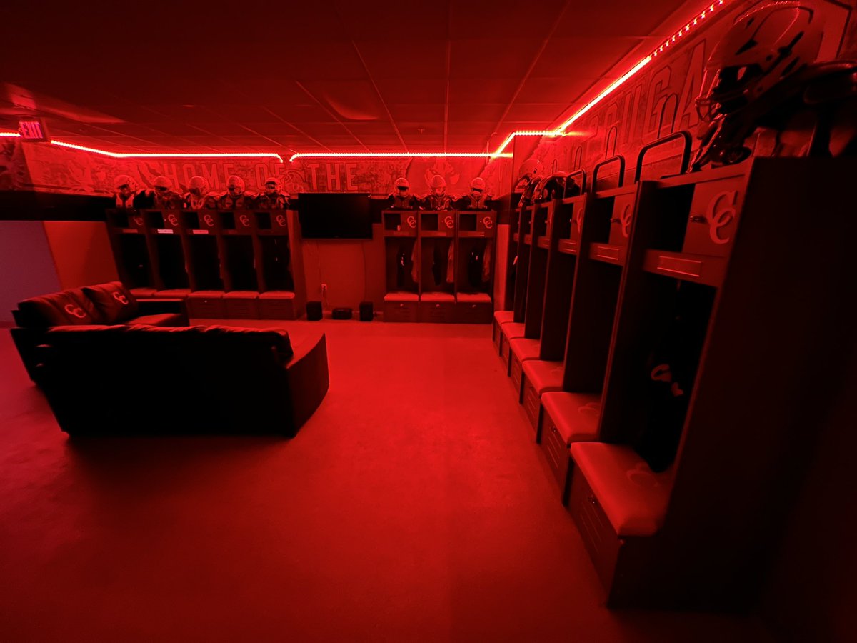 CoachLeonardTX's tweet photo. Soon…

#RedBurnsBrighter🔴🔥 https://t.co/bnoYSjHfjj
