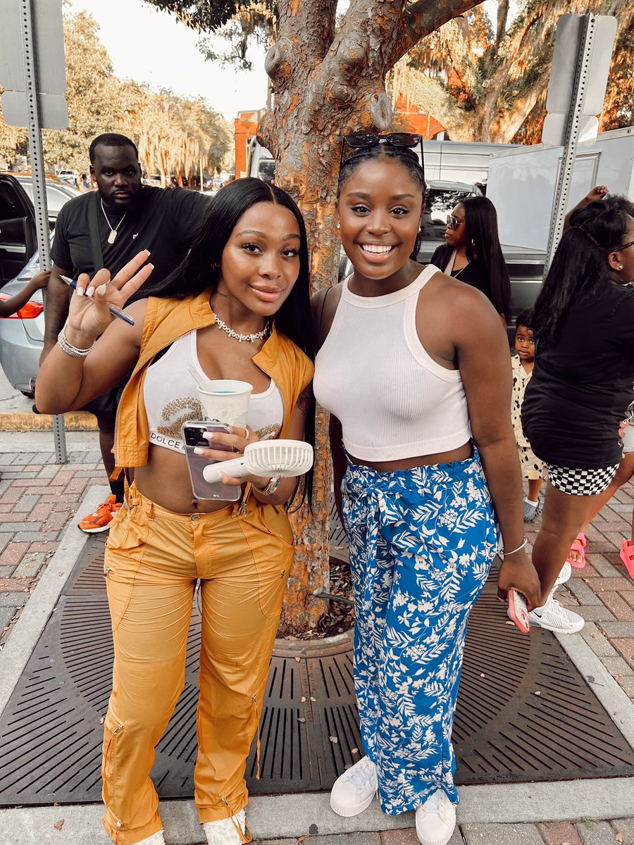 briatheengineer's tweet photo. Just 2 girls from Savannah 💕✨

#WAYDA 
#Savannah 
#DownbythaRiver https://t.co/eQ96obFMIz