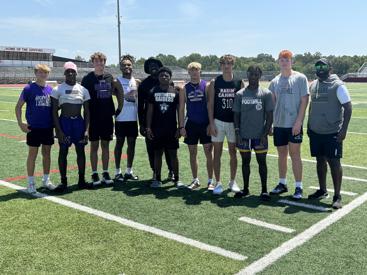 Brodie Savage (@brodiesavage_8) on Twitter photo Fun getting some work in with <a href="/QBMechanix/">James Washington</a>
<a href="/CoachKirby25/">KIRBY</a> <a href="/JDMitchell99/">Coach John Mitchell</a> @CoachGillCSHS Fun getting some work in with <a href="/QBMechanix/">James Washington</a>
<a href="/CoachKirby25/">KIRBY</a> <a href="/JDMitchell99/">Coach John Mitchell</a> @CoachGillCSHS