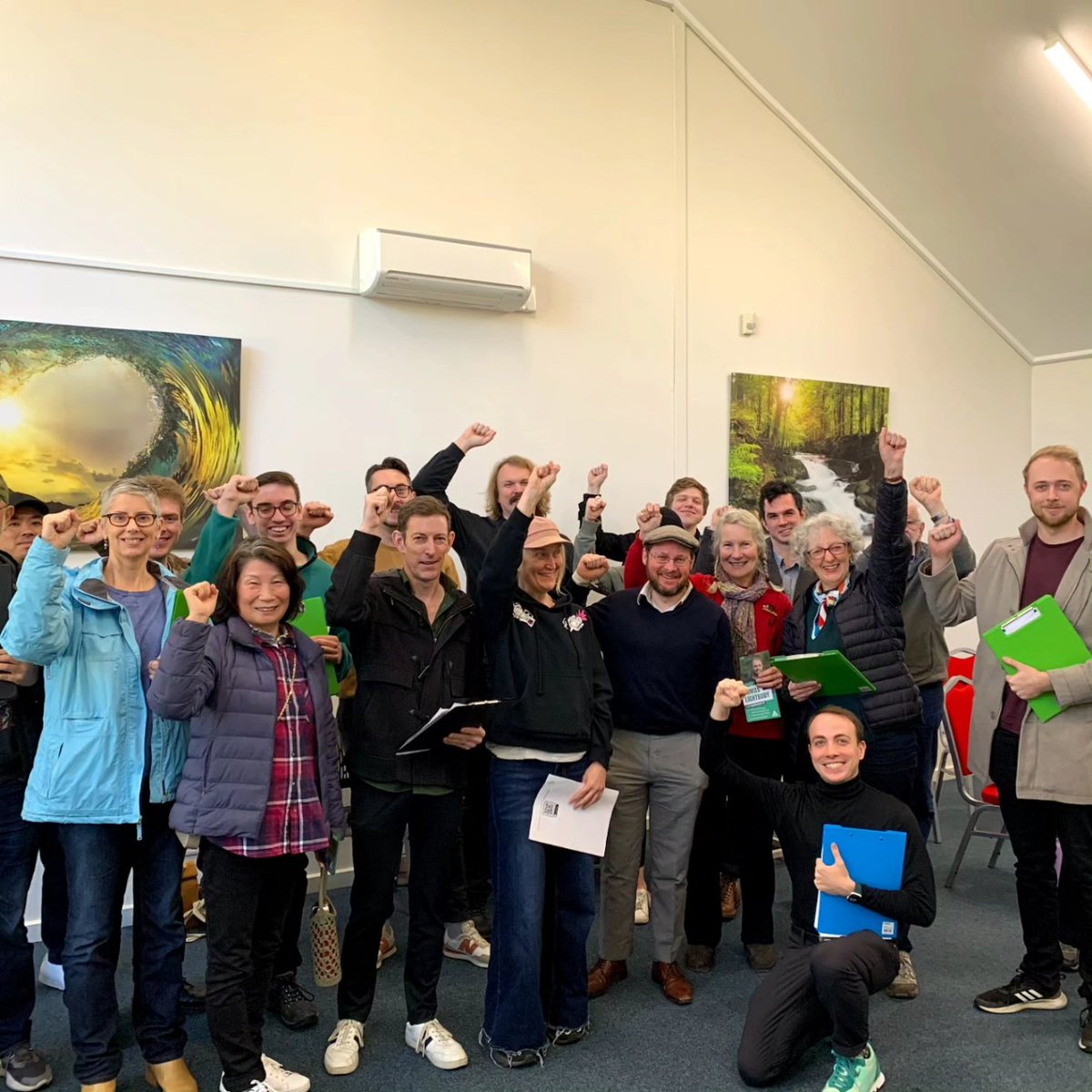 Finishing up a huge weekend of action in Warrandyte! In-depth conversations training and hundreds of doors knocked in Ringwood North 💚 listening to voters, many of which said this was the first time they have been doorknocked!
#warrandyte #ringwoodnorth #timeforchange #votegreen
