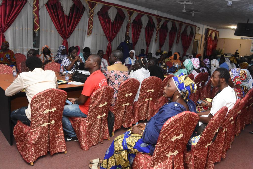 Actuellement, l'équipe de Boutik221, anime des ateliers de sensibilisation sur le e-commerce auprès des organisations agricoles et pastorales dans les Régions du Sénégal.
<a href="/boutik221/">Boutik221</a> @Commerce_sn @unmocir