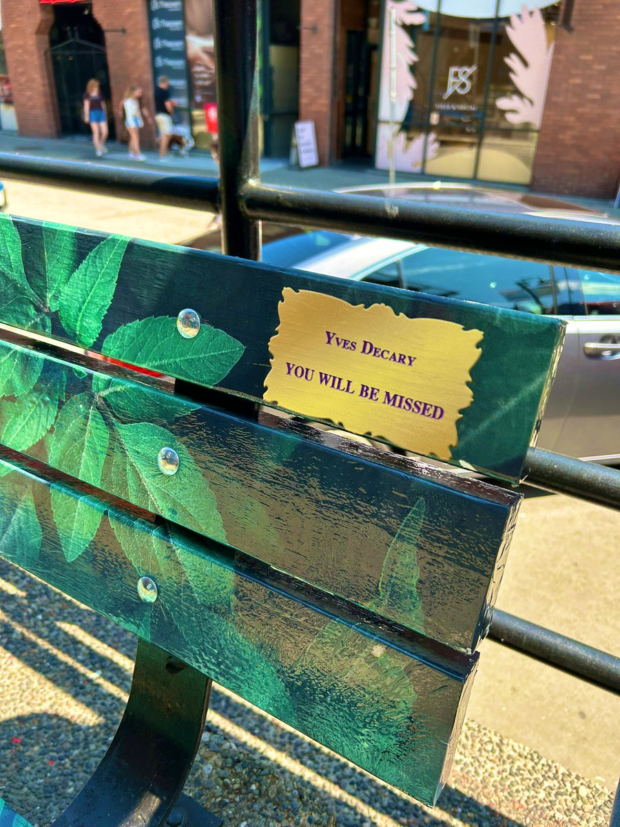 OMGz🥹
I have been working in Yaletown for 15 years, 4 years at L'atelier, and 11 years at Avant Garde. Both salon owners passed away this year.

The bench in Yaletown has become a memorial bench for Jon Paul and Yves, and it makes me cry.