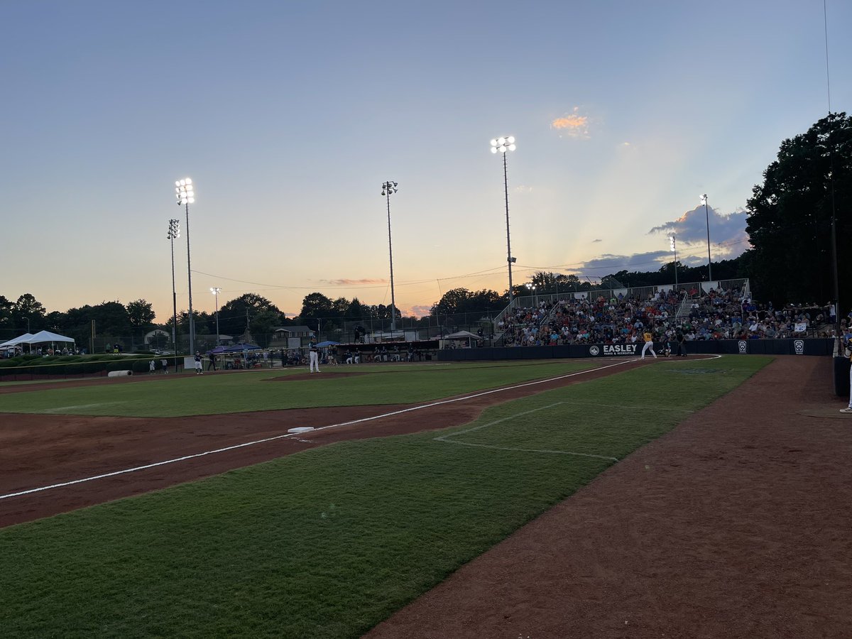 What a great night for baseball!  SE vs Host in the <a href="/slbws/">Senior League World Series</a>  #llws