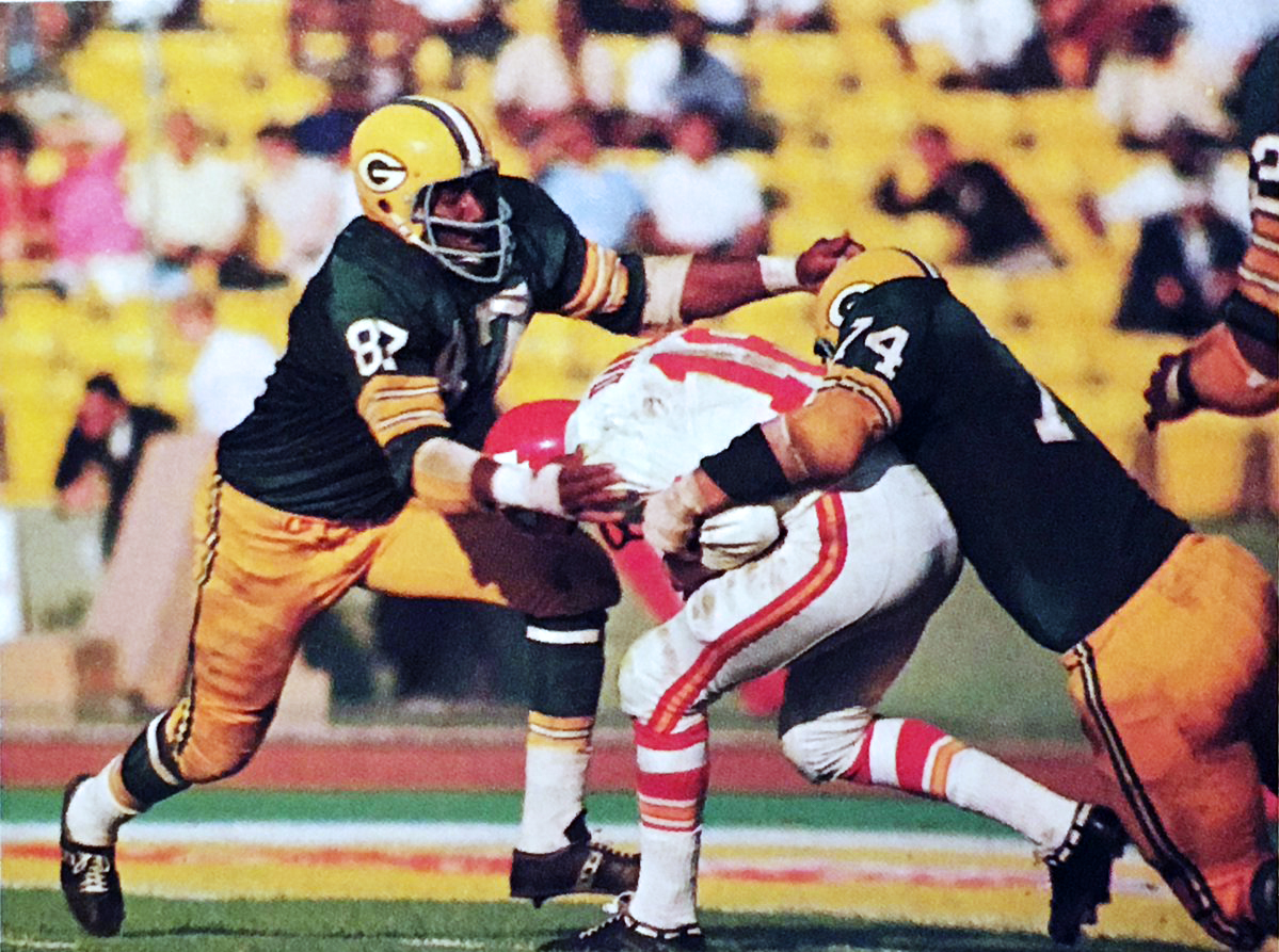 NFL_Journal's tweet photo. #HOFervsHOFer Willie Davis and Henry Jordan sack Len Dawson in SBI https://t.co/R07VSHUT4A