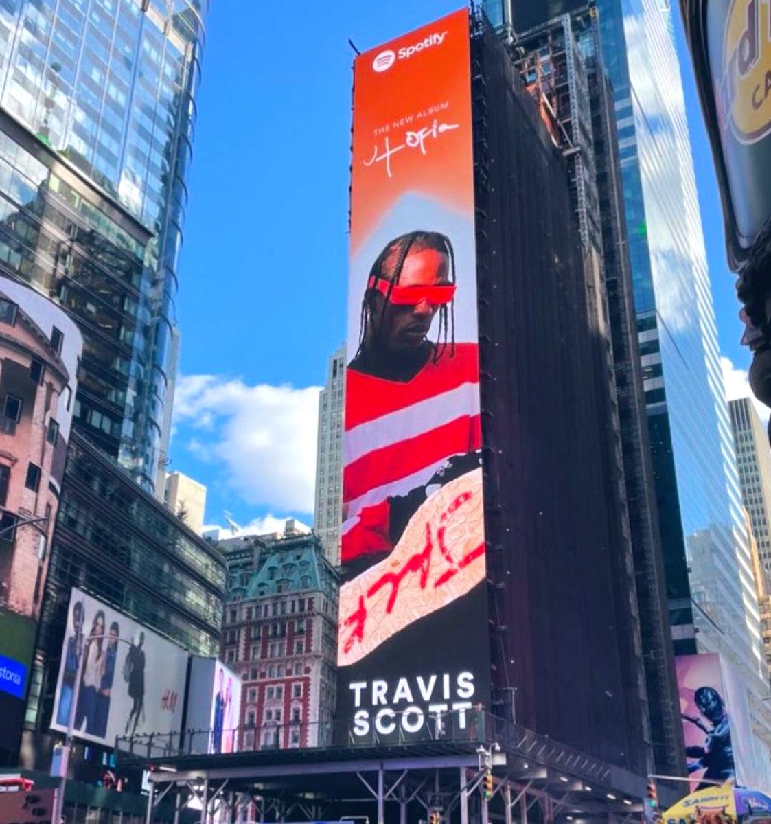 UTOPIA 
TIMES SQUARE 🗽