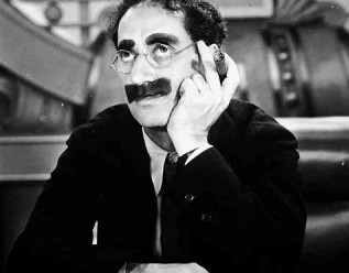 "No reírse de nada es de tontos, reírse de todo es de estúpidos". 
Groucho Marx
#Fuedicho