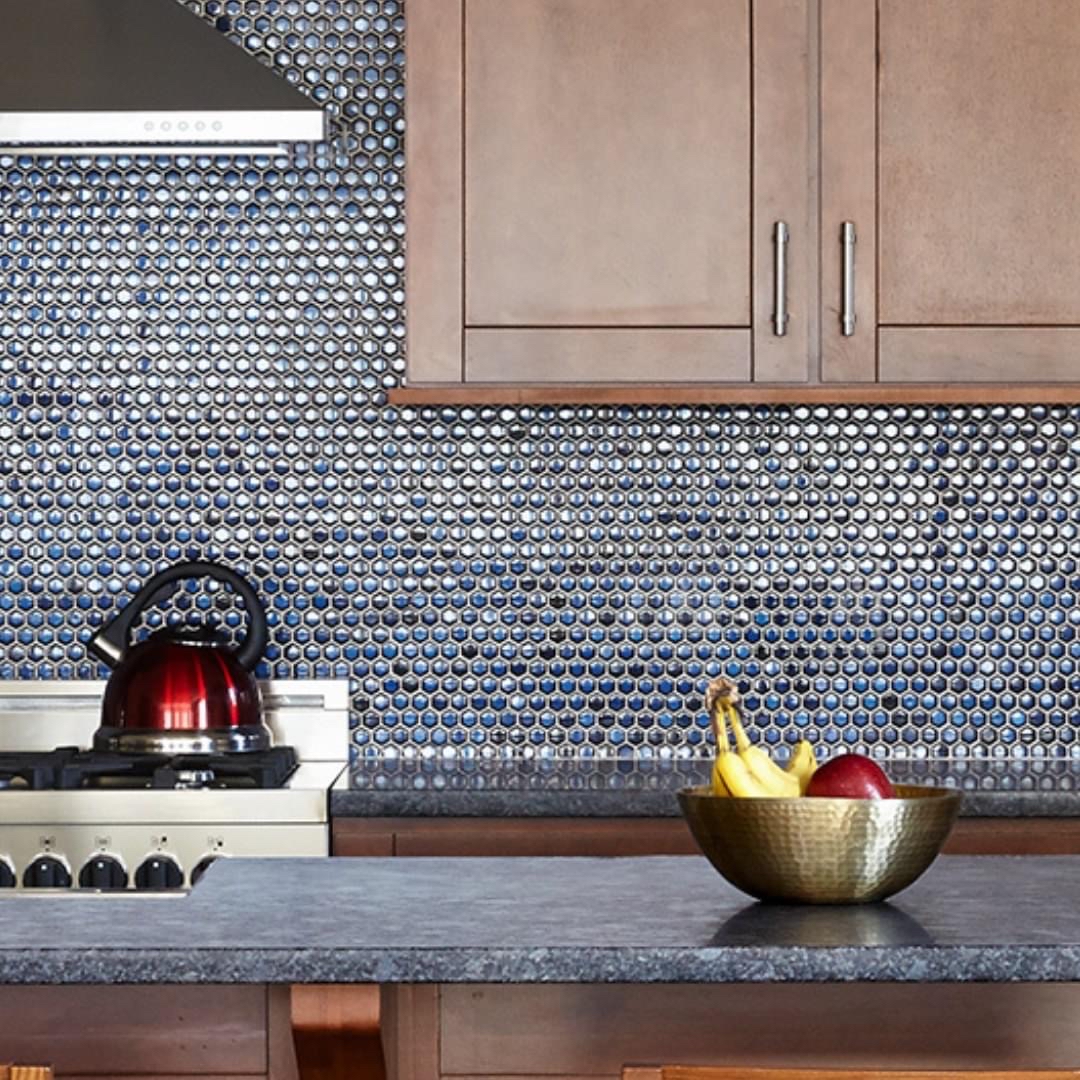 MarcelleGID's tweet image. Elevate your kitchen game with a dazzling blue polygon #backsplash.
#theSoulfulHome #NashvilleInteriorDesign
#BluePolygonMagic #SoothingSpaces #CreativeKitchenFlow #TranquilCulinaryOasis #InspiringBlue #KitchenBliss