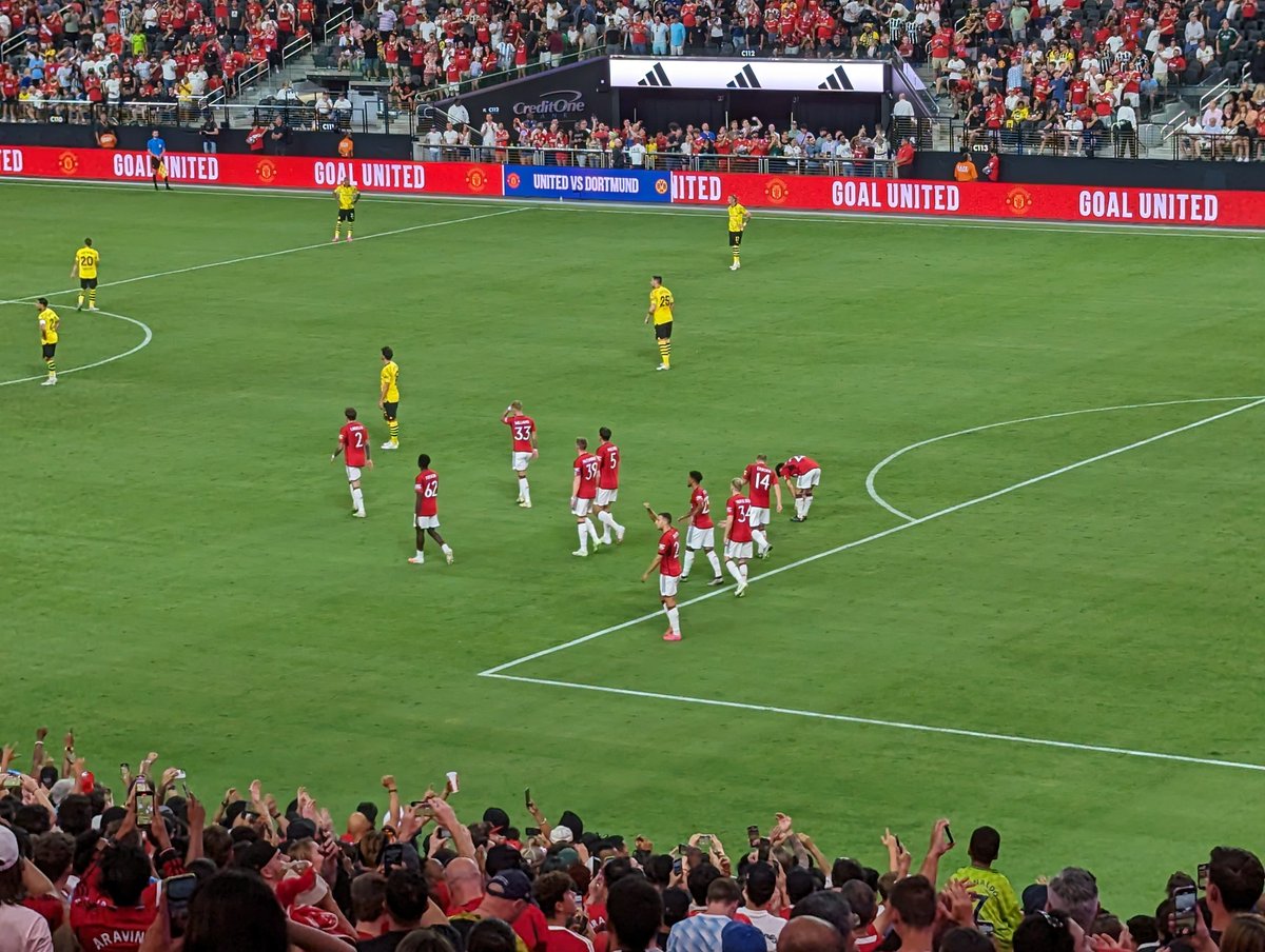RaymondKramer's tweet photo. Football time in Las Vegas! Caught the Manchester United vs. Borussia Dortmund match, 3-2 win for @BVB. Good @OnsOranje presence with 2 goals from Donyell Malen and 2 assists from @Donny_beek6 and all the big names on the field.
#mufc #mutour23 #munbvb #ManUtd https://t.co/LUG132AiEq