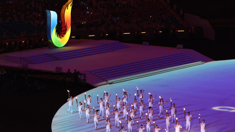 XHNews's tweet photo. The FISU World University Games, held in Chengdu, China, serves as a bridge bringing together youths from diverse backgrounds, said the head of the Singaporean delegation. #FISU #Chengdu https://t.co/lPdNkM7XYi https://t.co/cGy6tMt0qT