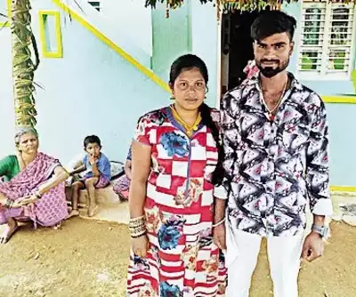 First, #SeemaHaider come from Pakistan
Then #Anju went to Pakistan
A minor caught in Jaipur while trying to fly to Pakistan.

Now, #Shivakumari Vigneshwari come from Sri Lanka to marry her facebook friend in Andra.

What is this called? Border crossing romance?

The downside of