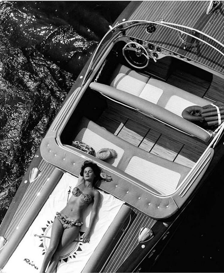 #theweeknd #theweekend #rivaaquarama #luxury #vintage #wooden #sport #runaboat #sportboat #luxuryboat #70s #70sstyle #sttropez #var #cotedazur #frenchriviera #classy #women #lifestylephotography #peoplephotography #boatphotography #beyondcoolmag #motion #travel #urban #life