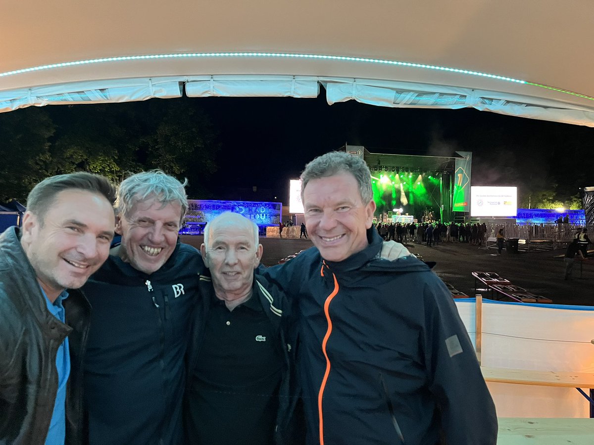 MartinBreitkopf's tweet photo. #brradltour in #murnau Erst Radln dann feiern - schön war’s.. und für mich war’s wie ein Klassentreffen im Backstage - soviel nette Kolleginnen und Kollegen waren da BR24 #br_oberland #br_oberbayern https://t.co/SuyYiz6odx