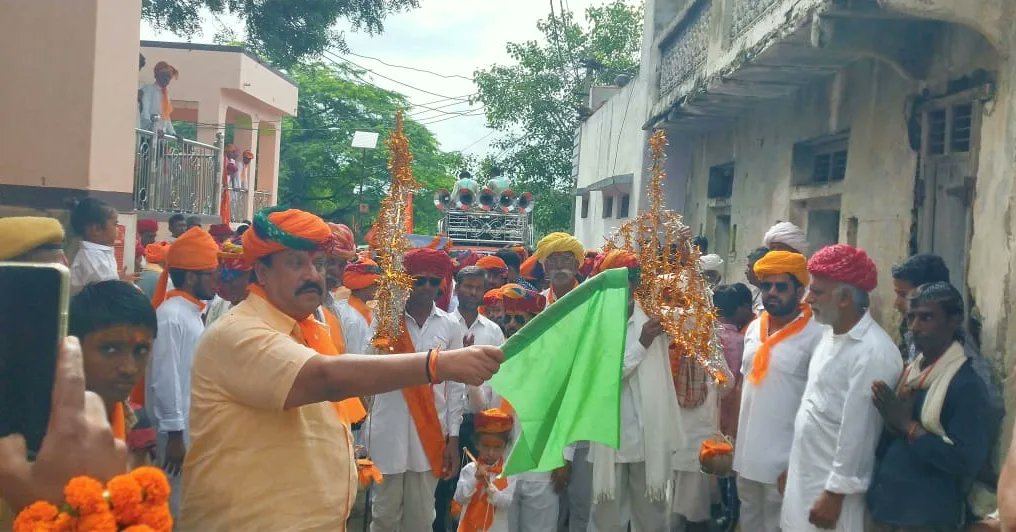 SSRathoreMLA's tweet photo. आज विधानसभा क्षेत्र कुंभलगढ़ में लिकी से बेवर महादेव आमेट तक पवित्र श्रावण मास में आयोजित कावड़ यात्रा में शामिल होने का परम सौभाग्य प्राप्त हुआ।
बाबा भोलेनाथ की कृपा सभी पर बनी रहे तथा चहुंओर सुख-समृद्धि का सवेरा हो। https://t.co/p4M4n7XFxi