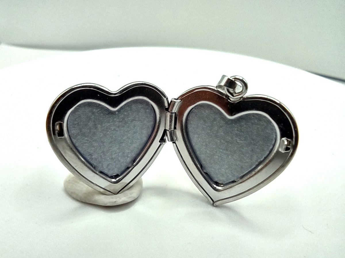 shadowrose00's tweet photo. Who watches you play? 5:00 AM practice? Hockey Mom!
Only $119 with free shipping!
https://t.co/hlhJduIoRu
#nhl #hockey #icehockey #silverjewelry #smallbusiness #silverlocket #hockeymom #hockeymoms #hockeymomsrock #hockeymomlife #silverchain #silver #necklace #jewelry https://t.co/pzPYYyakXK