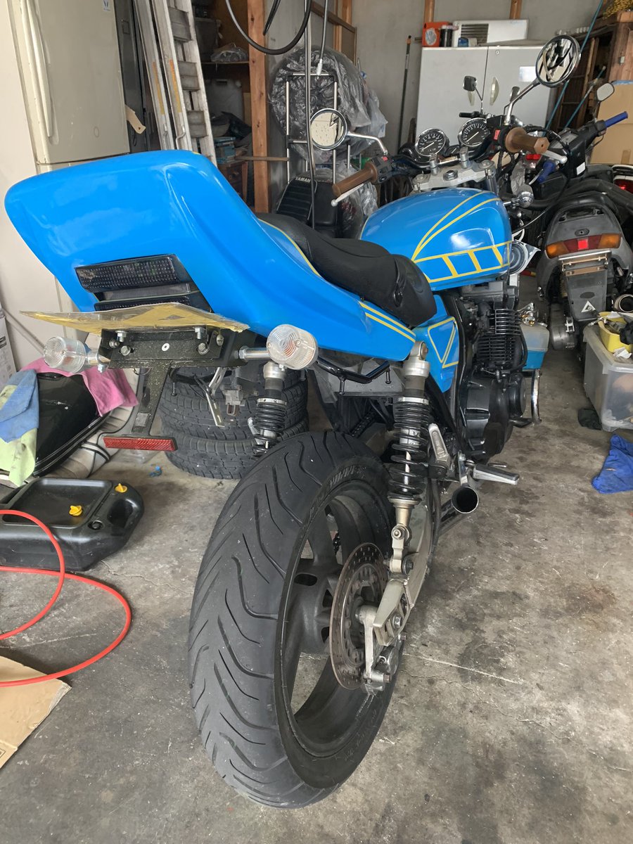 別にこのカラー悪くないやろ？
お洒落に悪い感じするやろ🤩爆笑
XJRタイガーでもYAMAHA LINE