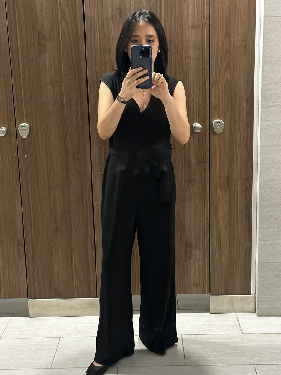 0elei0's tweet image. ung required ka mag mirror selfie dahil ayaw mo bumili ng damit at nanghiram ka lang. 

#tipidmode