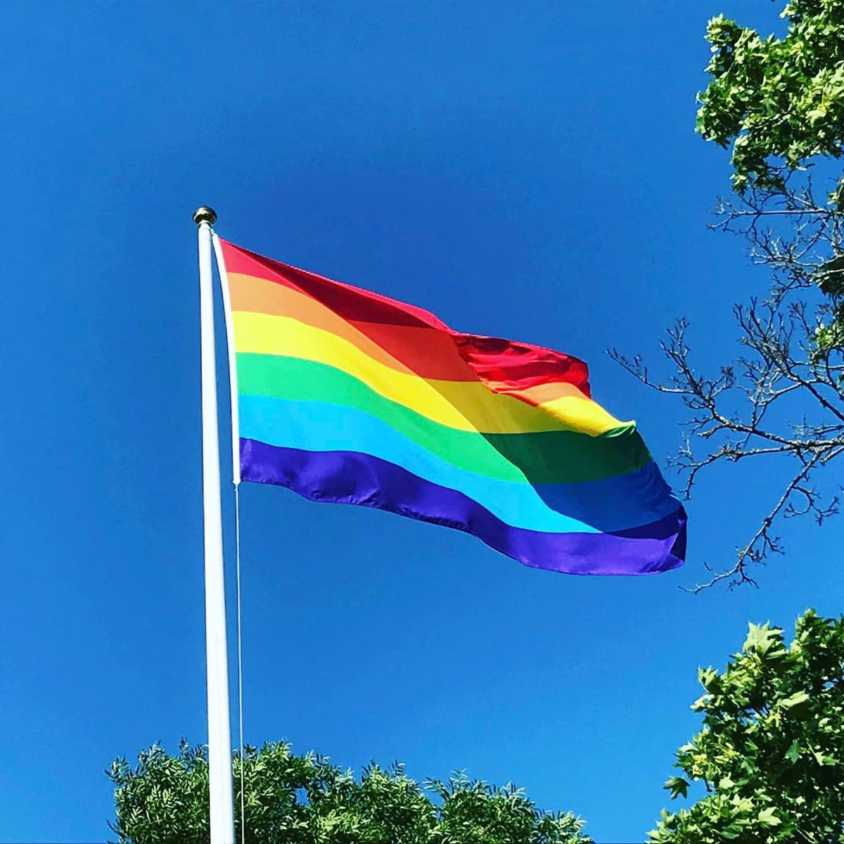 Idag inleds Stockholm Pride, och Brännkyrka församling hissar därför regnbågsflaggan vid Brännkyrka kyrka, fr.o.m idag och hela veckan. För Kärleken, för allas rätt att vara den en är, och för en inkluderande kyrka som möter varje människa med kärlek och respekt.