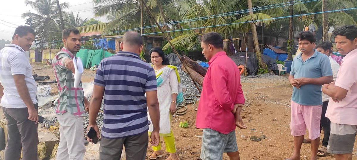 dcuttarakannada's tweet photo. ನಗರಸಭೆಯ ಪೌರಕಾರ್ಮಿಕರ ಕುಂದು-ಕೊರತೆ ಆಲಿಸುವುದರ ಜೊತೆಗೆ ನಗರಸಭೆ ಆಯುಕ್ತರು ಹಾಗೂ ಸಿಬ್ಬಂದಿಗಳ ಜೊತೆಗೂಡಿ ನಗರ ಪ್ರದಕ್ಷಿಣೆ ಮಾಡಿ ಸ್ವಚ್ಛತೆ ಇಡುವುದರ ಬಗ್ಗೆ ಆದೇಶ ನೀಡಲಾಯಿತು.... https://t.co/3UG85AwBEo
