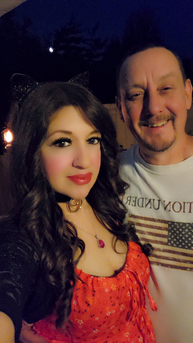 Novasugarr23's tweet photo. Enjoying time together ❤️ 

 Out on our patio, grilling up some chicken! 🍗🔥

#WeekendVibes #weekend #ILY
#MarriedLife #stonercouples #SundayFunday https://t.co/X1HjvgasSy