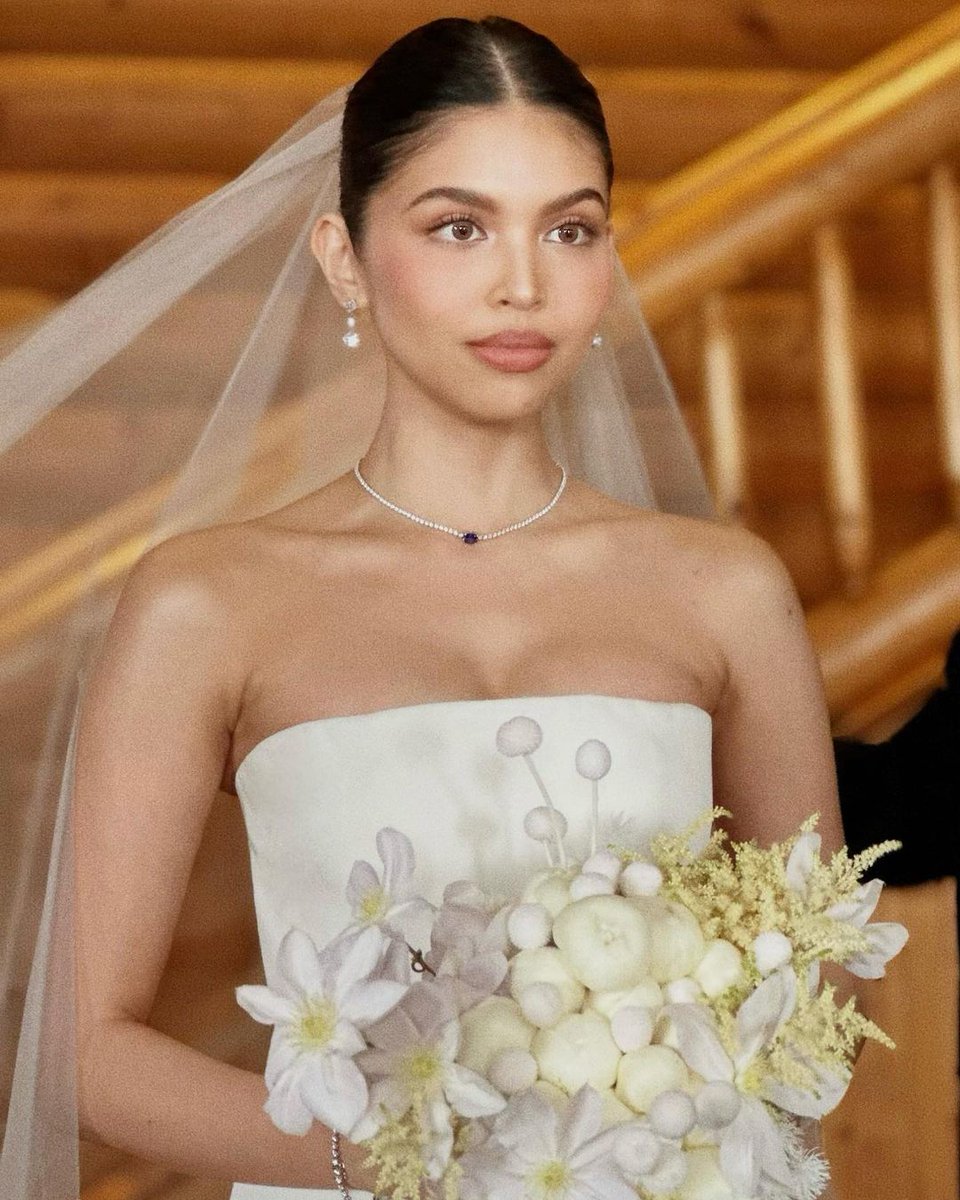 inquirerdotnet's tweet photo. ‘MRS. ATAYDE’ 👰

LOOK: Celebrity hairstylist RJ Dela Cruz gives a closer look at Maine Mendoza’s bridal makeup.

The TV host-actress married Arjo Atayde in an intimate wedding in Baguio on July 28. | 📷: Dela Cruz/Instagram

READ: https://t.co/7VyluPQUGR https://t.co/aHaatuvJ3v