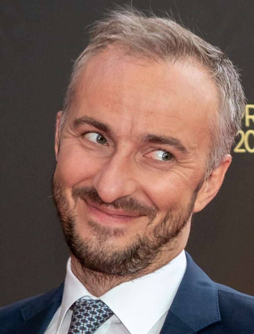 mafifee_'s tweet photo. Das ist Jan #Boehmermann.
Er beleidigt die Leute und hält sich für witzig 🤡
Er sieht überall Nazis.
Wir sind gezwungen, für den Müll den er erzählt, zu bezahlen.
Man sollte dafür keinen Cent bezahlen, niemand will Jan Böhmermann sehen. https://t.co/oOr5NRsHWP