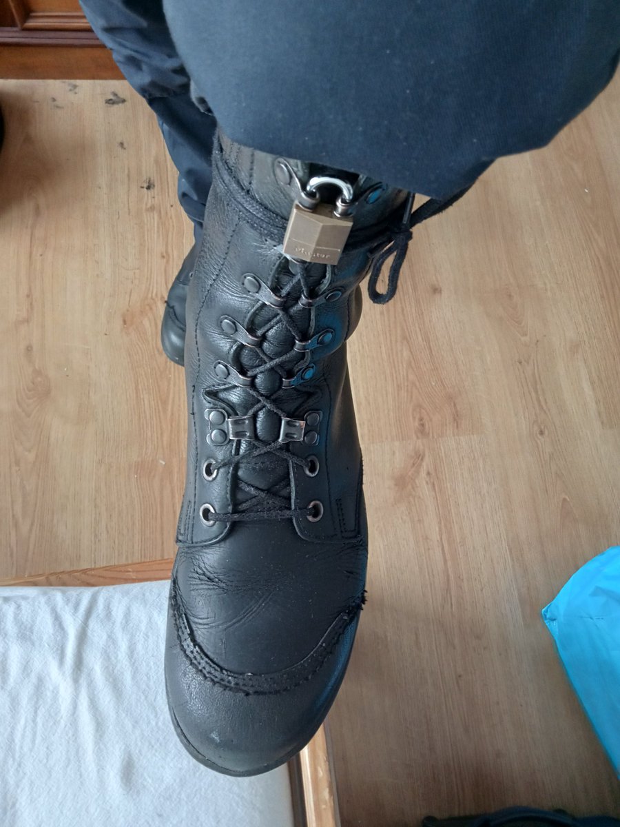 DwangbuisNL's tweet image. #padlock
#workboots
#safetyboots
#locked