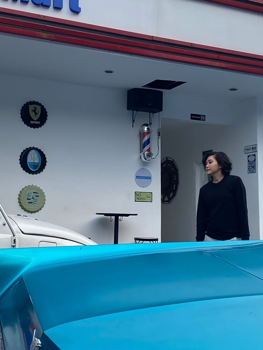chekabove's tweet photo. Checking that Cadillac 🚙👀 https://t.co/tzFEuRagnm